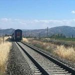 Afyonkarahisar'da feci kaza: Yolcu treni tarım aracına çarptı, 1 ölü, 2 yaralı