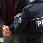 Salihli'de polisten kaçan motosiklet kaza yaptı: Alkollü sürücü ve yanındaki şüpheli gözaltında