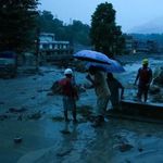 Nepal'de köyleri haritadan silen sel felaketinde bilanço ağırlaşıyor! Deprem dediler, heyelan çıktı!