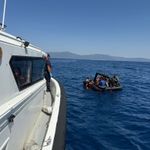 İzmir’de iki ilçede peş peşe operasyon: Denizden 57 düzensiz göçmen kurtarıldı