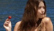 Afra Saraçoğlu binikili tatil pozlarıyla kime mesaj gönderdi