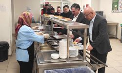 Kınık Belediye Başkanı Dr. Sadık Doğruer, sağlık çalışanlarıyla iftar yemeğinde bir araya geldi