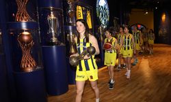 Fenerbahçe Kadın Basketbol Takımı, EuroLeague kupasını müzesine getirdi