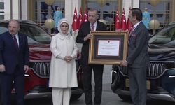Türkiye'nin ilk yerli otomobili Togg, Cumhurbaşkanına teslim edildi