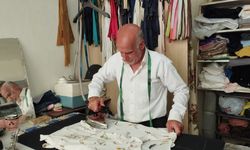 Mardin'de 11 yaşında açtığı terzi dükkanında 53 yıldır kıyafet dikiyor