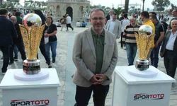 Bakan Kasapoğlu, şampiyonluk kupalarının sergisine katıldı