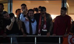 Galatasaray şampiyonluğu Florya'da taraftarıyla kutladı