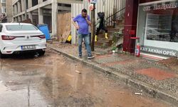 İzmir Çiğli’yi vuran yağış sonrası esnaftan belediyelere isyan