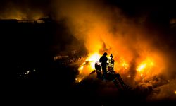 Manisa'da yanan geri dönüşüm tesisine 7 milyonluk ceza