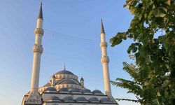 İzmirliler bayram namazı için camilere akın etti