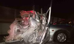 İzmir’de kamyonet otomobile arkadan çarptı: 1 ölü, 2 yaralı