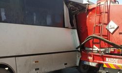 İzmir'de maden işçilerini taşıyan servis kaza yaptı: 16 yaralı