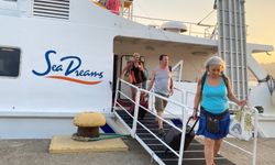 Rodos Adası’ndaki yangınlar sebebi ile tahliye edilen turistler Marmaris’e geldi