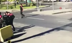Dur ihtarına uymayan sürücü çarptığı polisi metrelerce savurdu