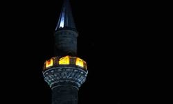 İzmir’de tüm camilerden aynı anda sela sesleri yükseldi