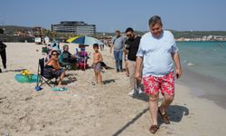 Başkan Oran Ilıca Plajı’nda çöp topladı