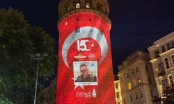 15 Temmuz şehitlerinin fotoğrafı Galata Kulesi’ne yansıtıldı
