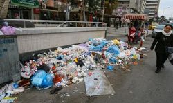 Temizlik işçileri eylemde, İzmir sokakları çöplük!