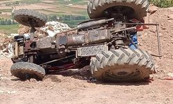 Traktör devrildi: 1 ölü, 2 yaralı 