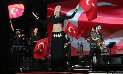 Gülşen'in '29 Ekim' konserini 50 bin kişi izledi