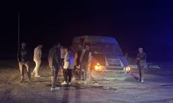 Tarım işçilerinin taşındığı minibüs refüje çarptı: 6 yaralı