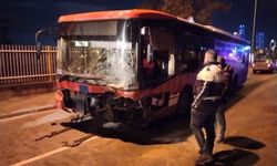 İzmir'de otobüs otomobille çarpıştı, 1 ölü, 2 yaralı