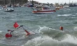 İzmir Foça’da fırtına balıkçı teknelerini batırdı
