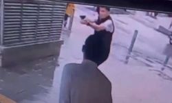 İzmir'de silahlı saldırı kamerada