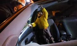 Otomobilde kilitli kalan 2 yaşındaki çocuk kurtarıldı