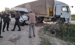 Minibüs ile TIR çarpıştı: 2 ölü, 2 yaralı