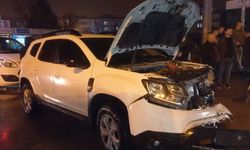 İki otomobil kafa kafaya çarpıştı: 9 yaralı