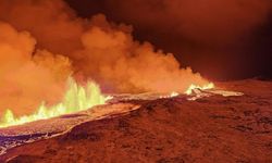 İzlanda'da Reykjanes yanardağı patladı!