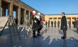 İsmet İnönü'nün 50. ölüm yıl dönümünde Anıtkabir'de gerçekleşen tören
