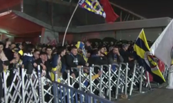 Fenerbahçeli ve Galatasaraylılar havalimanına akın etti