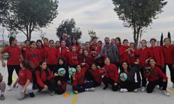 Çiğli Belediyesi’nden okullara spor malzemesi desteği