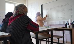 66 yaşındaki Hüsne Erdoğan okuma yazma öğrendi