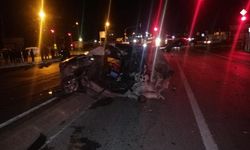 Kamyonla çarpışan otomobildeki 2 kişi öldü