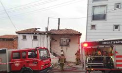 İzmir’de yangın: İki evdeki tüpler bomba gibi patladı