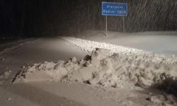 Antalya-Konya karayolunda yoğun kar yağışı: Tırlara izin verilmiyor