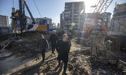 Konak Belediyesi'nin yeni hizmet binası inşaatı hız kesmeden devam ediyor