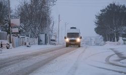Kırklareli'nde kar yağışı etkisini artırdı