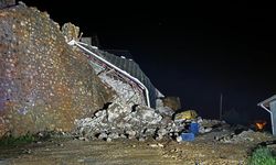 Gazipaşa'da heyelan: 2 katlı inşaat halindeki ev çöktü