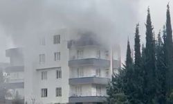 Bir apartmanın çatısında yangın çıktı