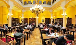 İzmir Milli Kütüphanesi, 1 milyon 700 bin kitapla tarihe ışık tutuyor