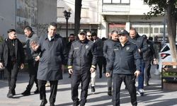 İzmir polisi Menemen'de geniş çaplı denetim yaptı