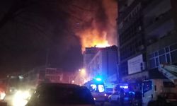 Kağıthane'de 7 katlı apartmanda yangın: 4 kişi mahsur kaldı