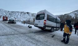 Sivas'ta trafik kazası: 16 yaralı