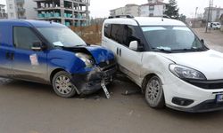 Malatya'da iki hafif ticari araç çarpıştı: Yaralılar var
