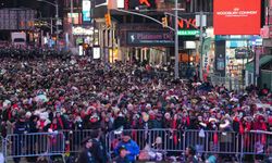 New York'ta yüzbinlerce kişi yeni yılı kutladı