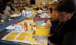 Selçuklu kadınlar ahşap boyama kursunda sanatla buluşuyor